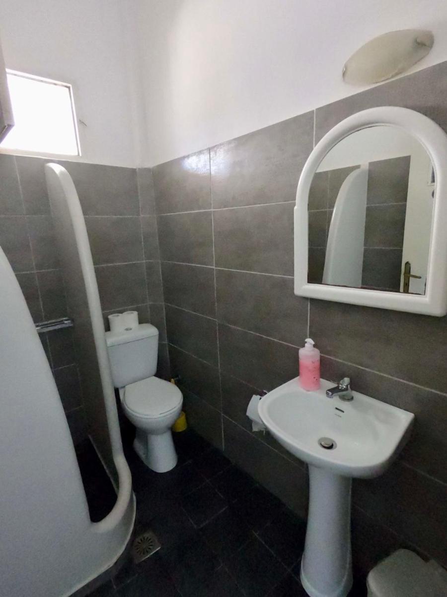 Fira Backpackers Place ภายนอก รูปภาพ