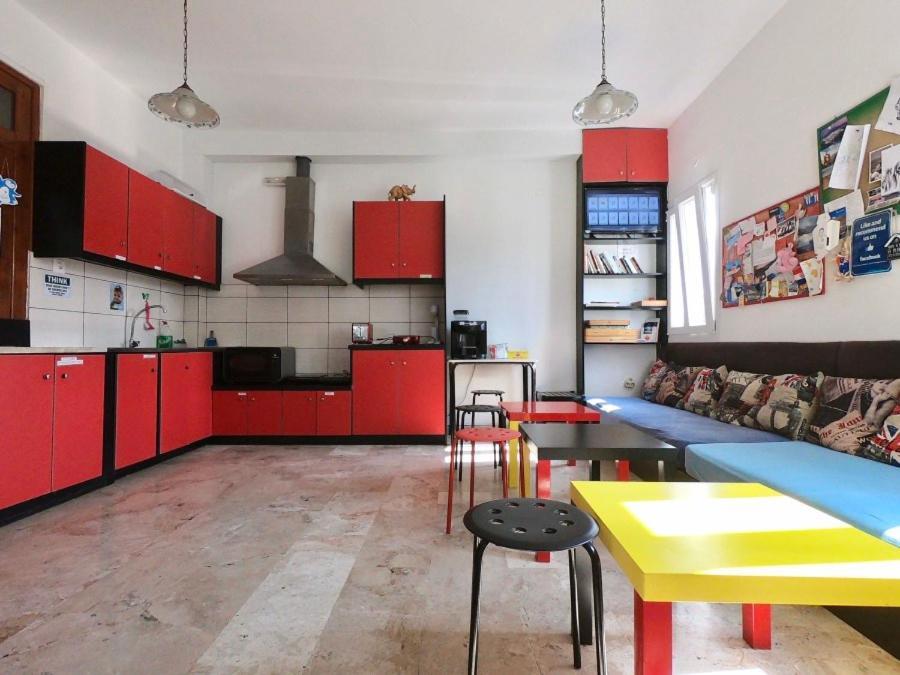 Fira Backpackers Place ภายนอก รูปภาพ